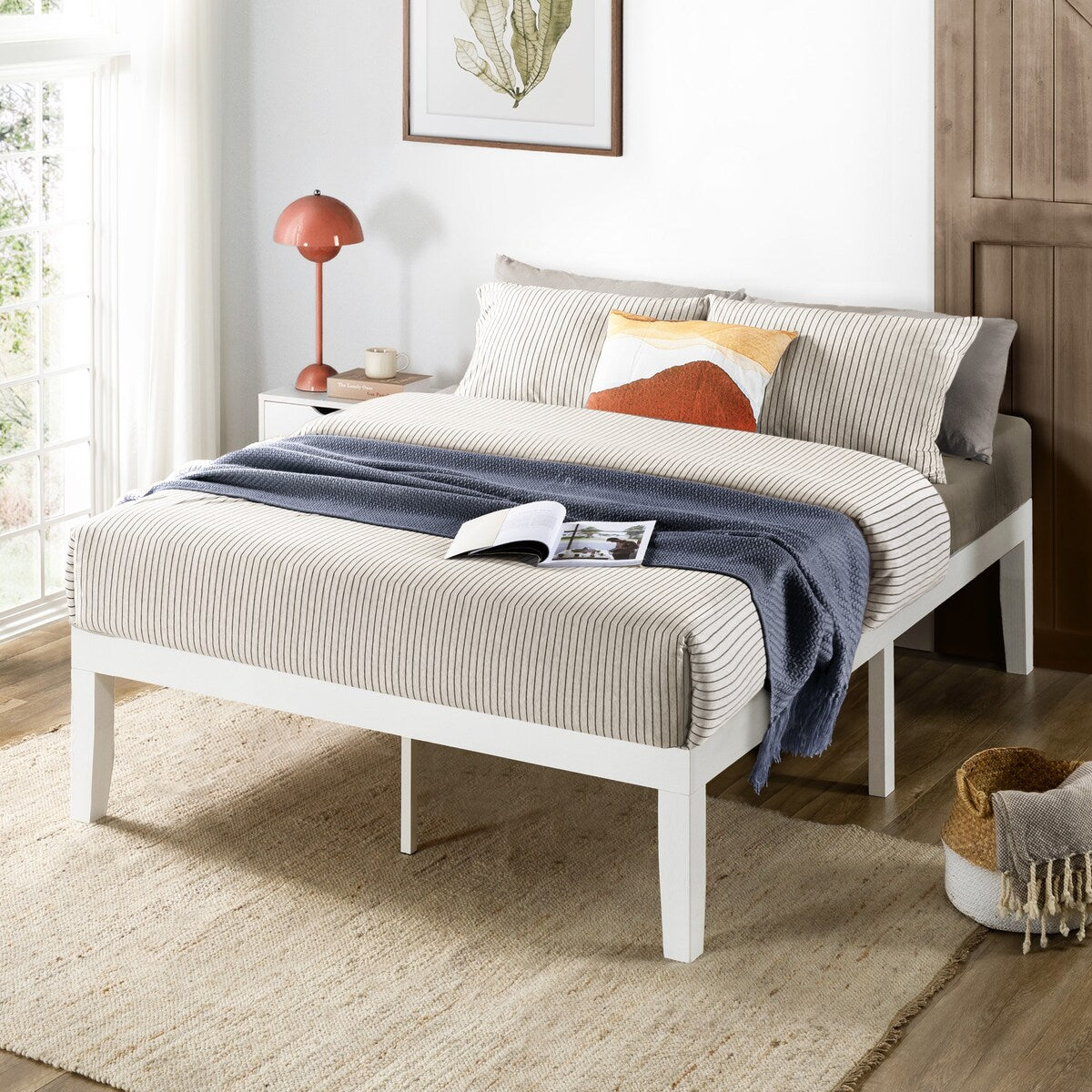 Cadre de lit plateforme en bois massif classique de 16 pouces, disponible en plusieurs finitions.