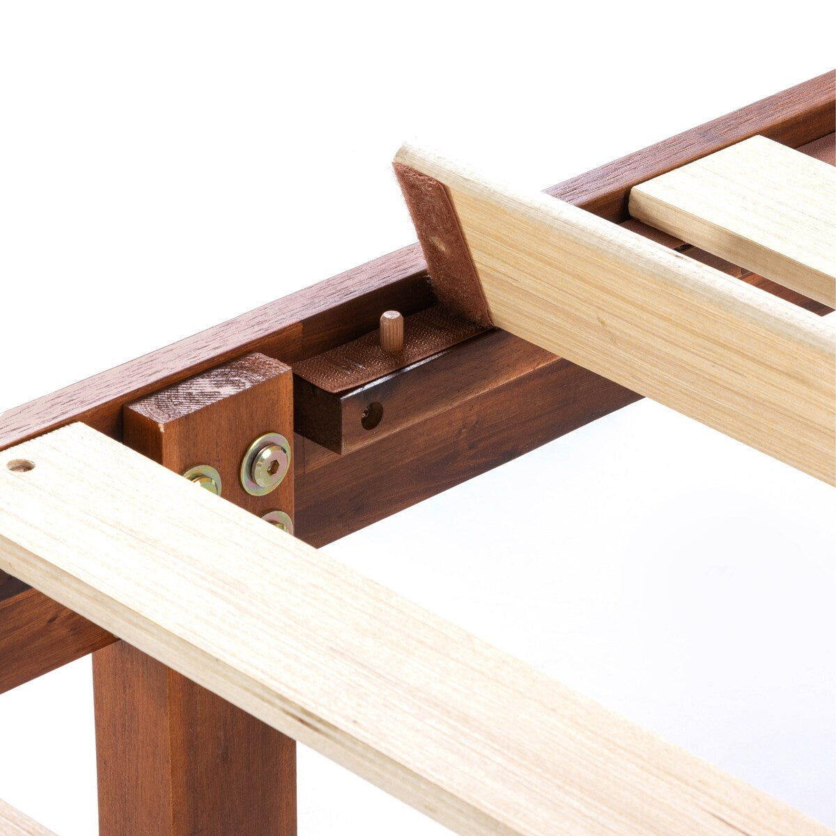 Cadre de lit plateforme en bois massif classique de 16 pouces, disponible en plusieurs finitions.