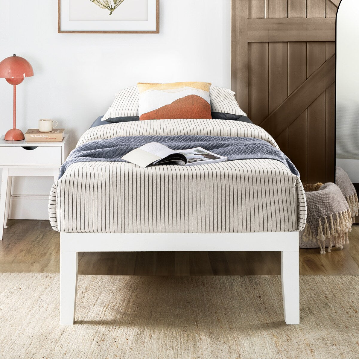 Cadre de lit plateforme en bois massif classique de 16 pouces, disponible en plusieurs finitions.
