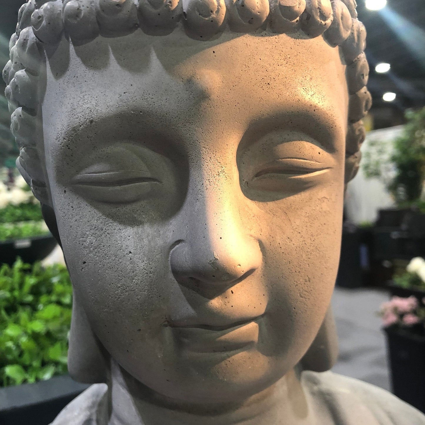 Statue de Bouddha méditant en béton léger de 65 cm (25,6 po)
