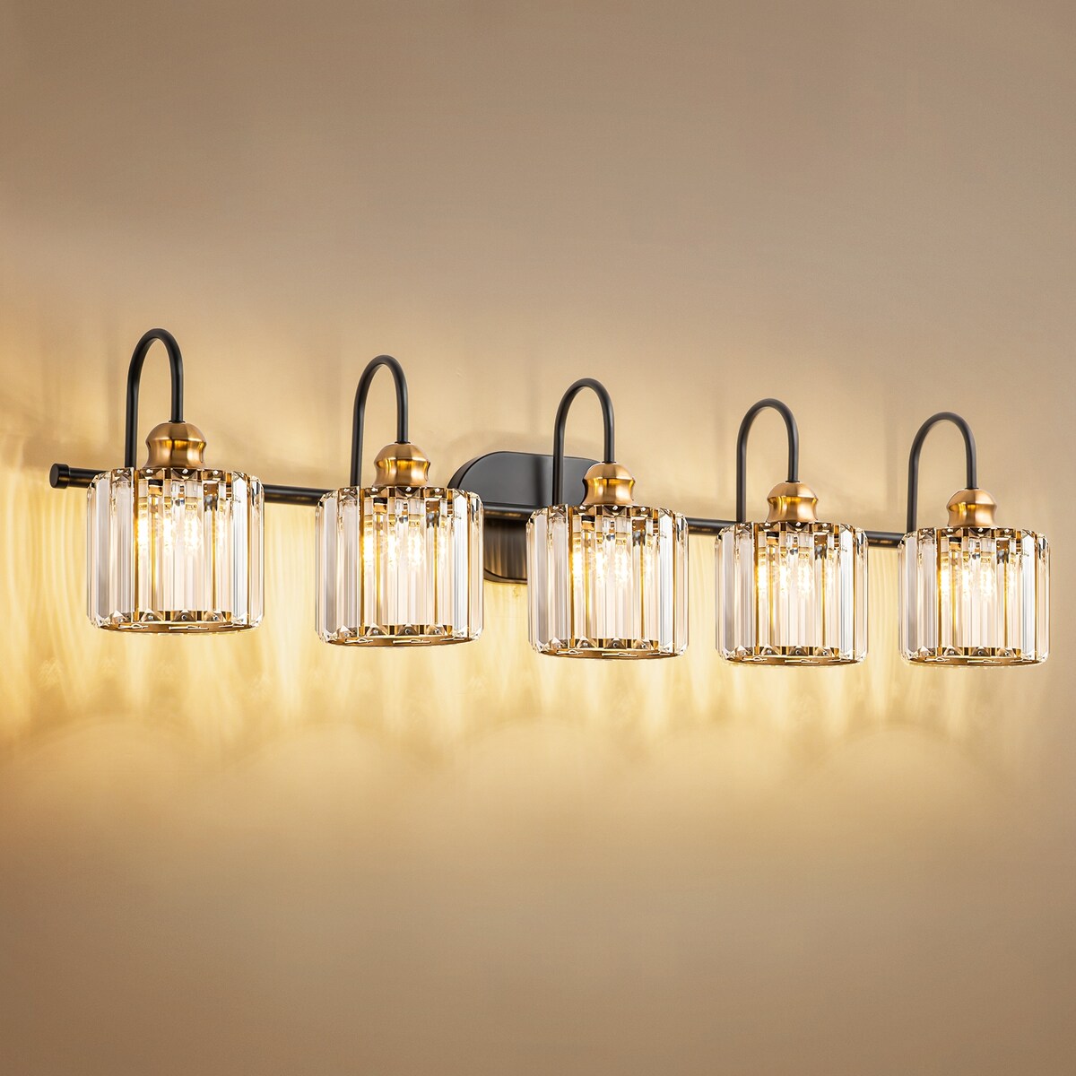 Éclairage de salle de bain linéaire à 5 lumières, style glamour, à intensité variable, avec abat-jour en cristal cylindrique.