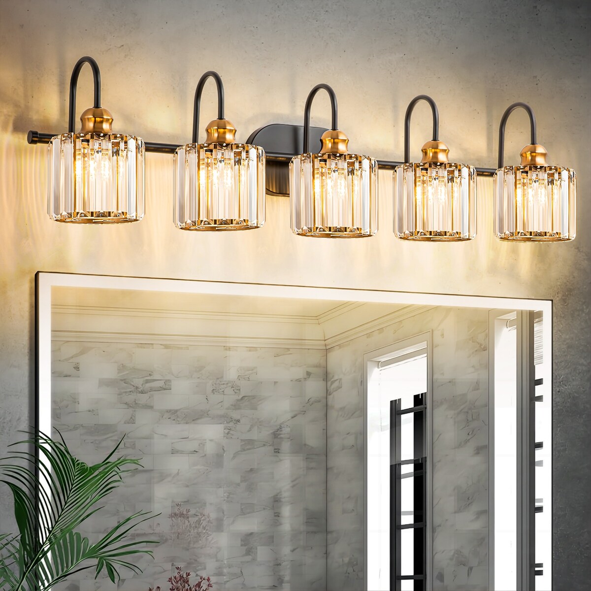 Éclairage de salle de bain linéaire à 5 lumières, style glamour, à intensité variable, avec abat-jour en cristal cylindrique.