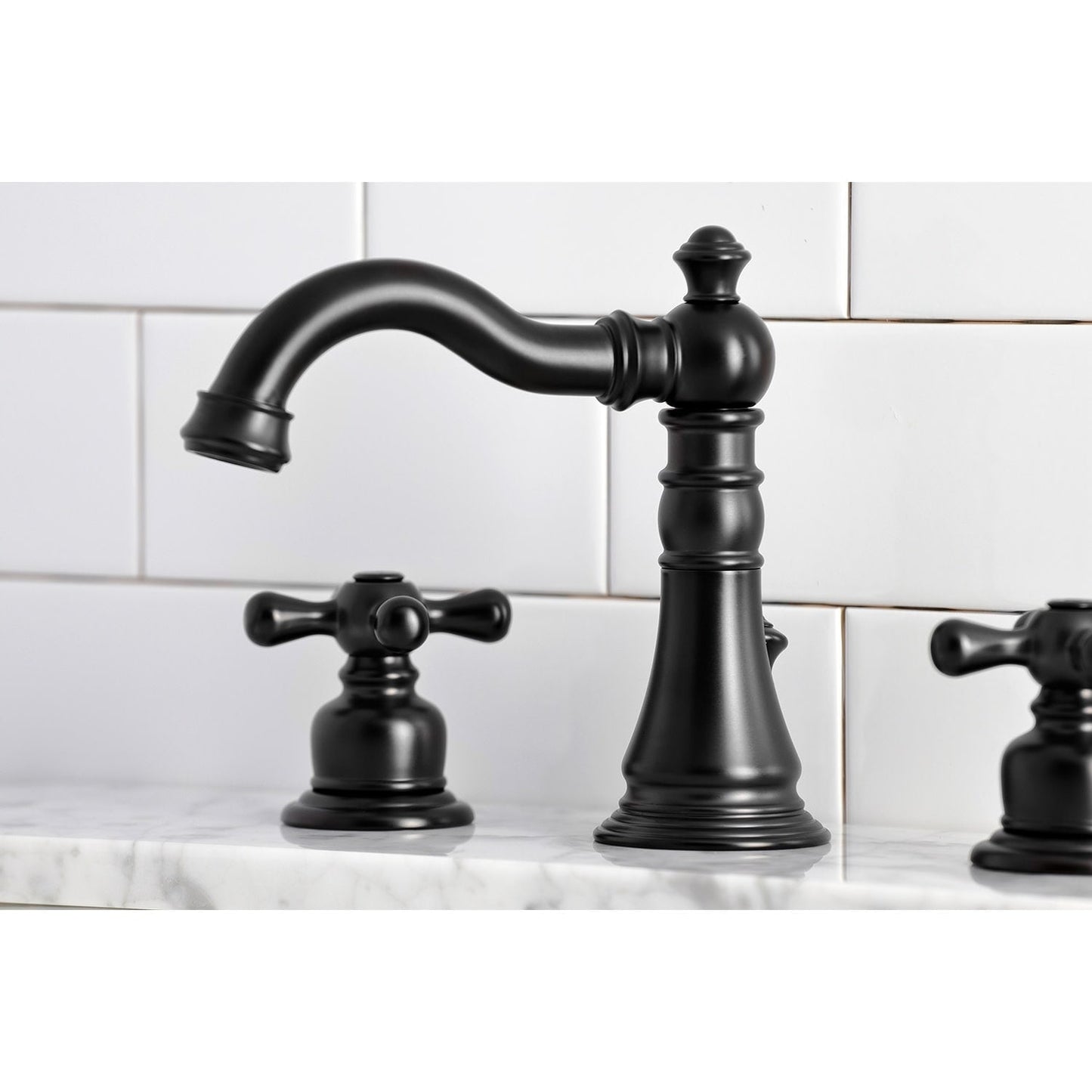 Robinet de salle de bain à large espacement de 8 pouces, style américain classique