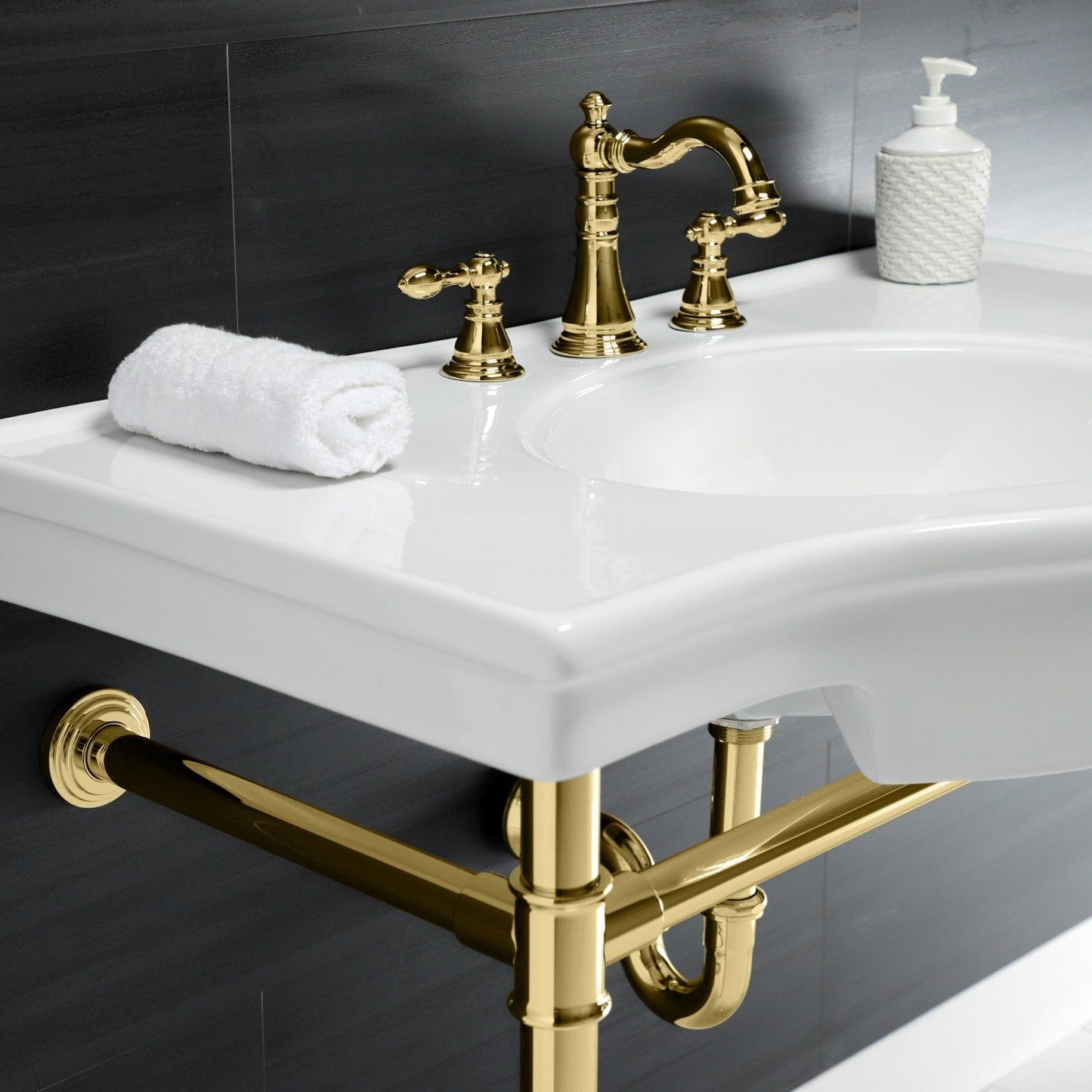 Robinet de salle de bain à large encrage, style américain classique
