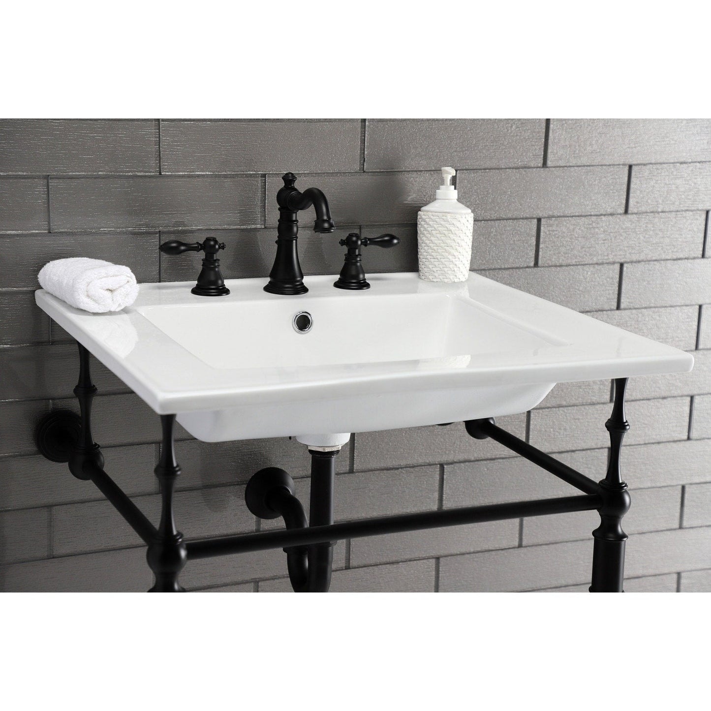 Robinet de salle de bain à large encrage, style américain classique