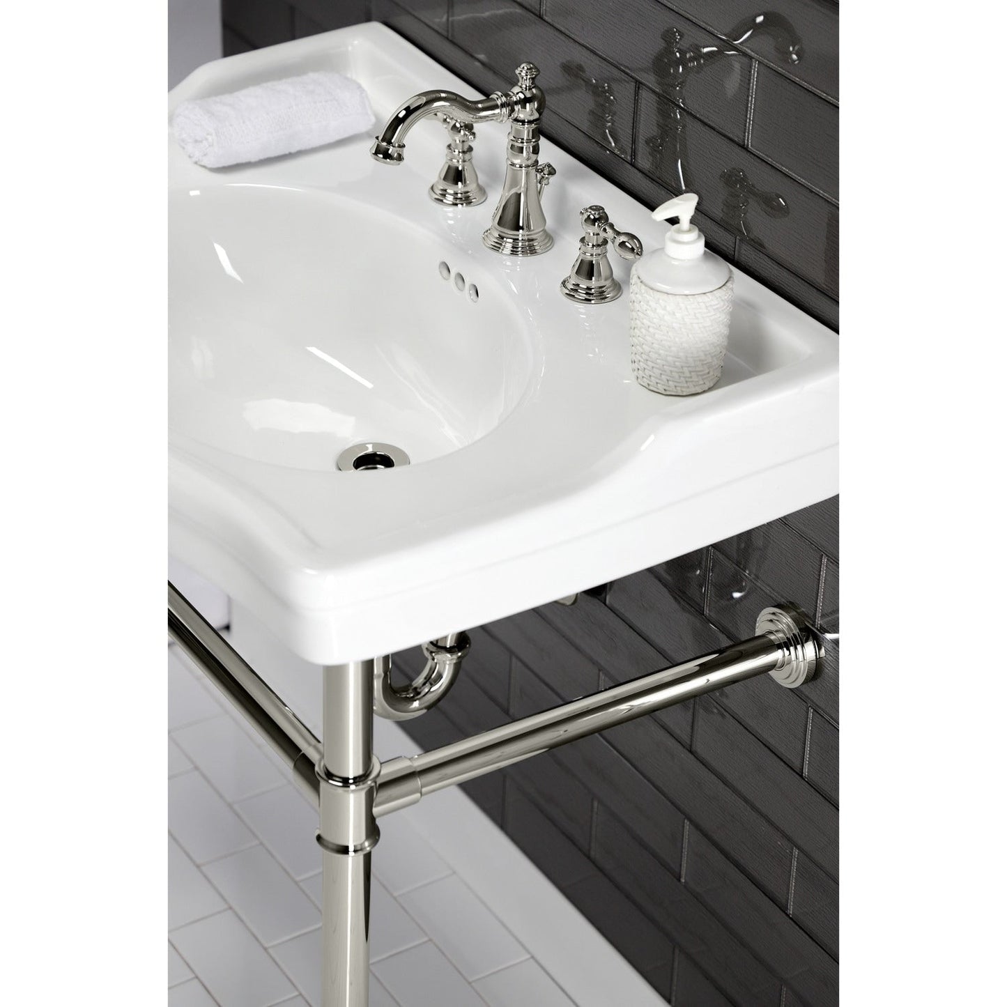 Robinet de salle de bain à large encrage, style américain classique