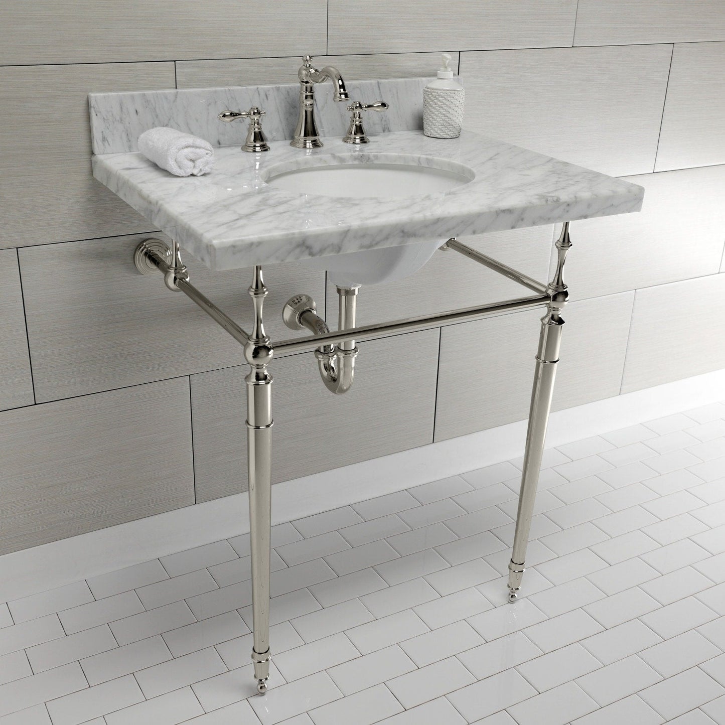 Robinet de salle de bain à large encrage, style américain classique