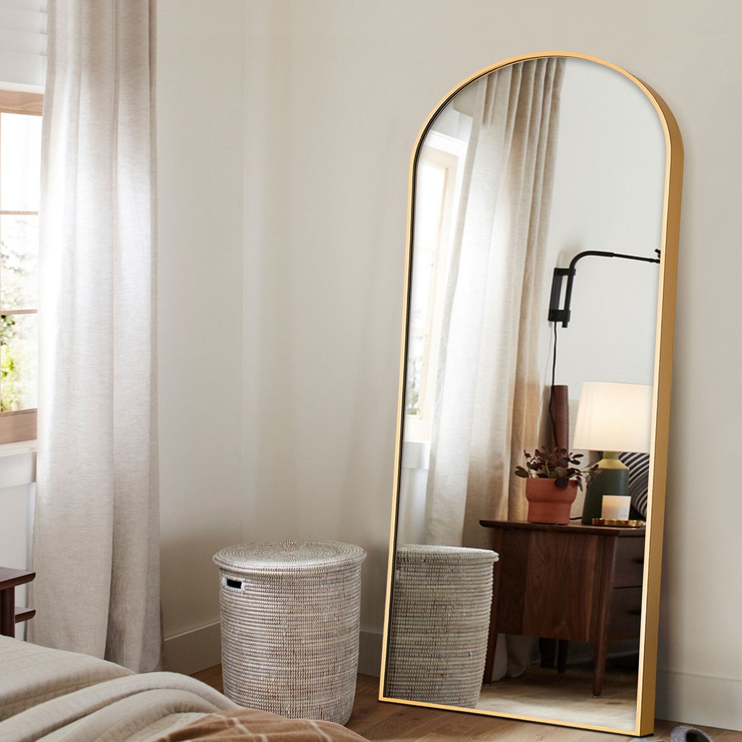 Grand miroir moderne à encadrement incurvé