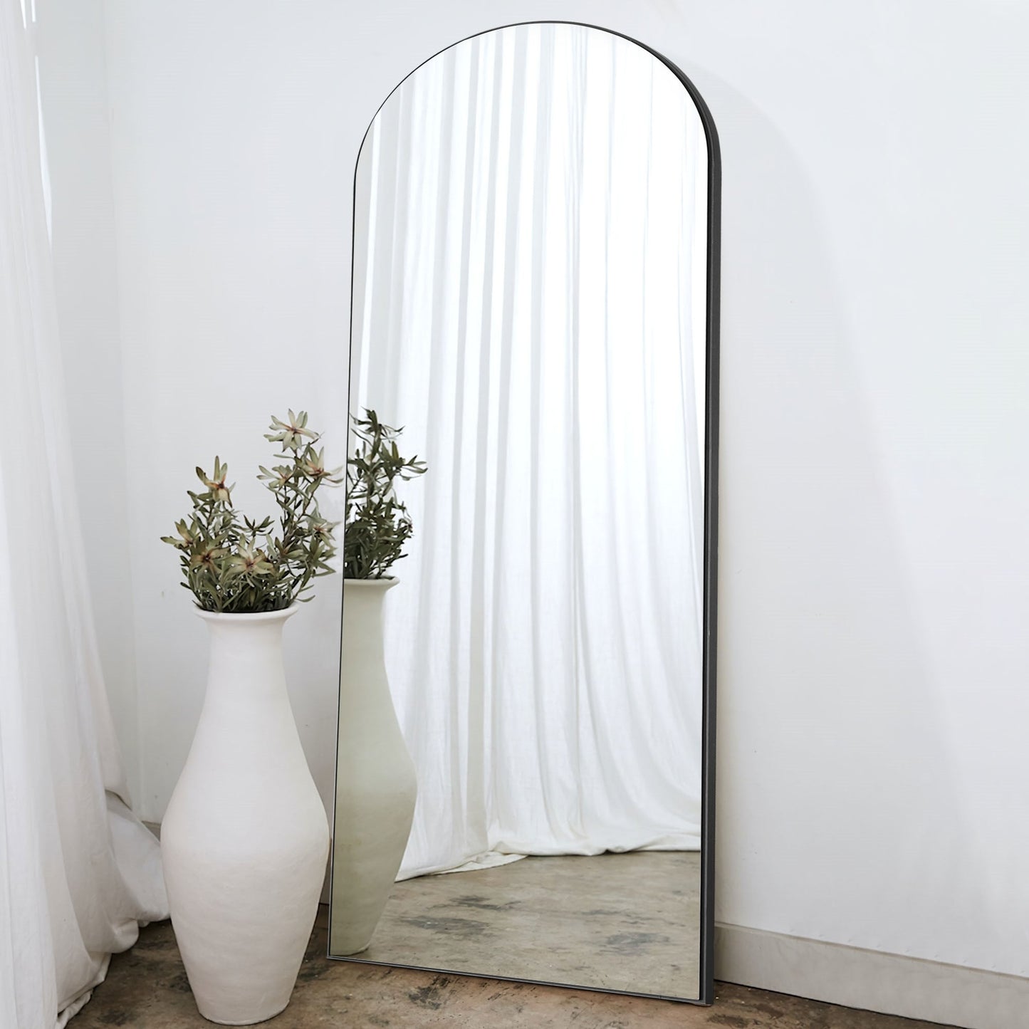 Grand miroir moderne à encadrement incurvé