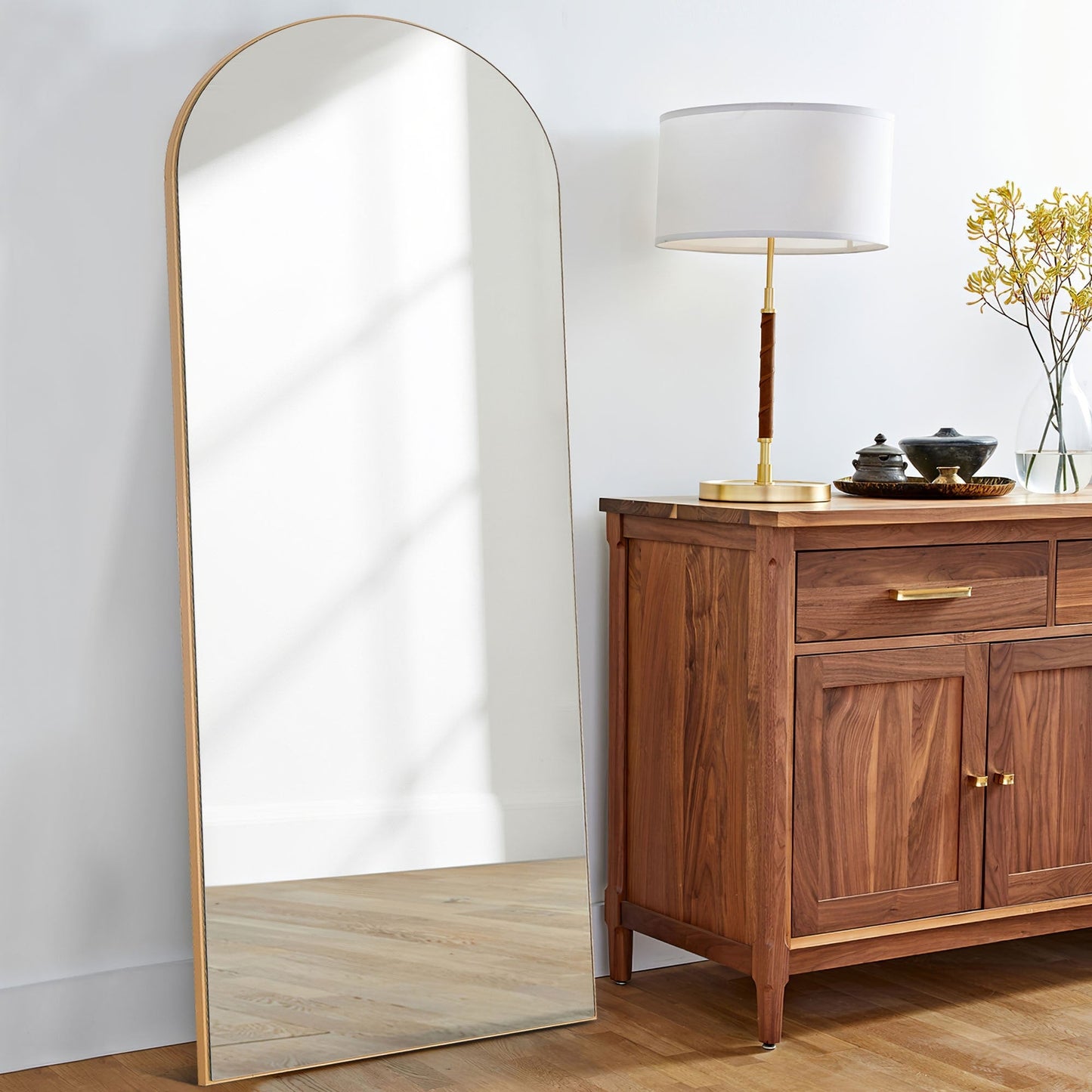 Grand miroir moderne à encadrement incurvé