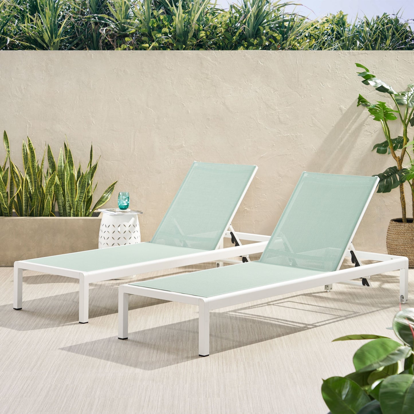 Chaise longue d'extérieur en aluminium Cape Coral (lot de 2) par Christopher Knight Home - 77,56 L x 25,20 l x 11,80 h (cm)