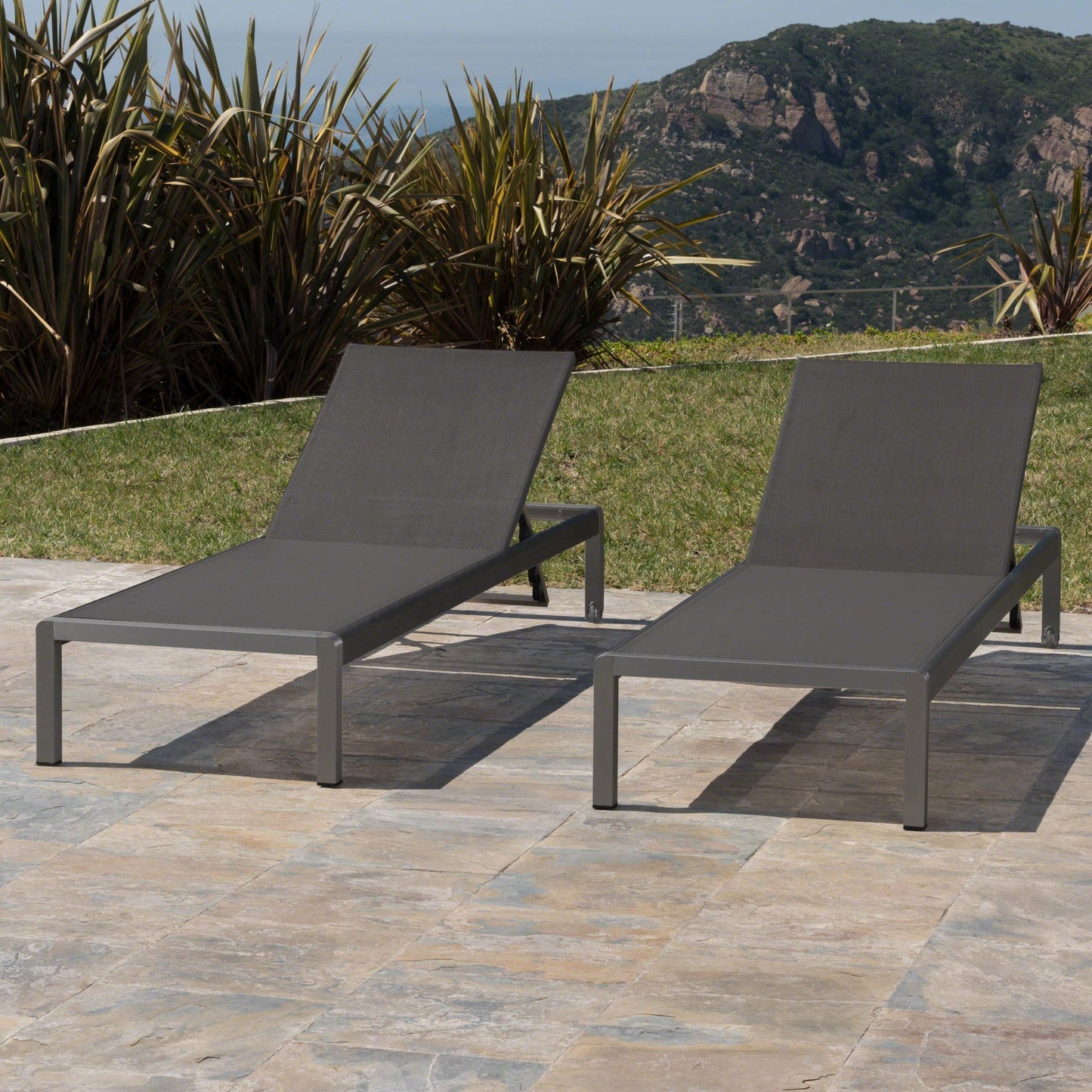 Chaise longue d'extérieur en aluminium Cape Coral (lot de 2) par Christopher Knight Home - 77,56 L x 25,20 l x 11,80 h (cm)