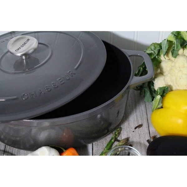 Poule à ragoût ovale en fonte émaillée Chasseur de 3,8 quarts, couleur gris caviar.