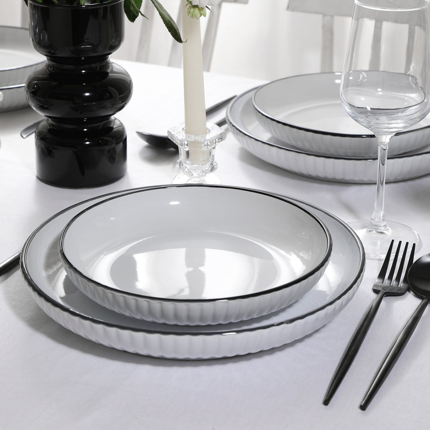 Service de table en grès Lustra de Christian Siriano