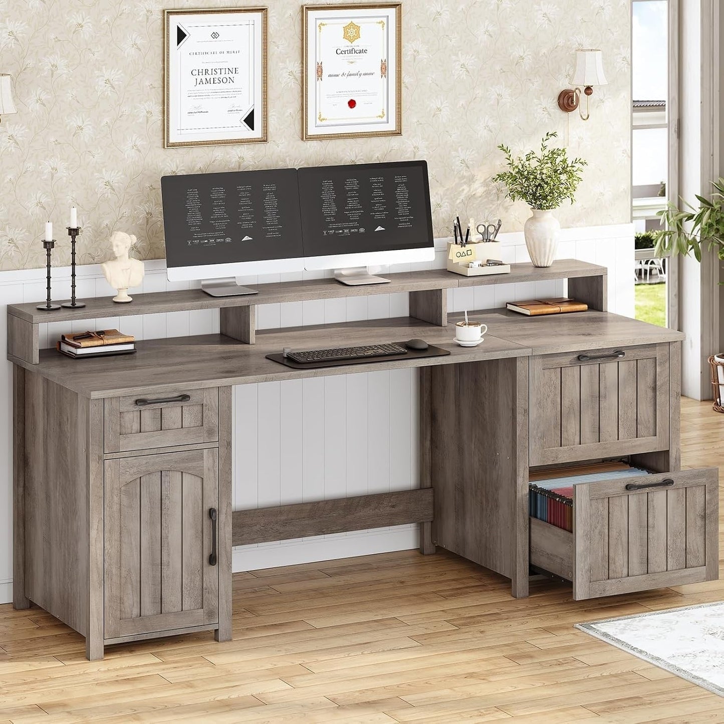 Bureau de direction style farmhouse, bureau de travail à domicile, bureau avec tiroir à dossiers, support de moniteur, prise de courant.