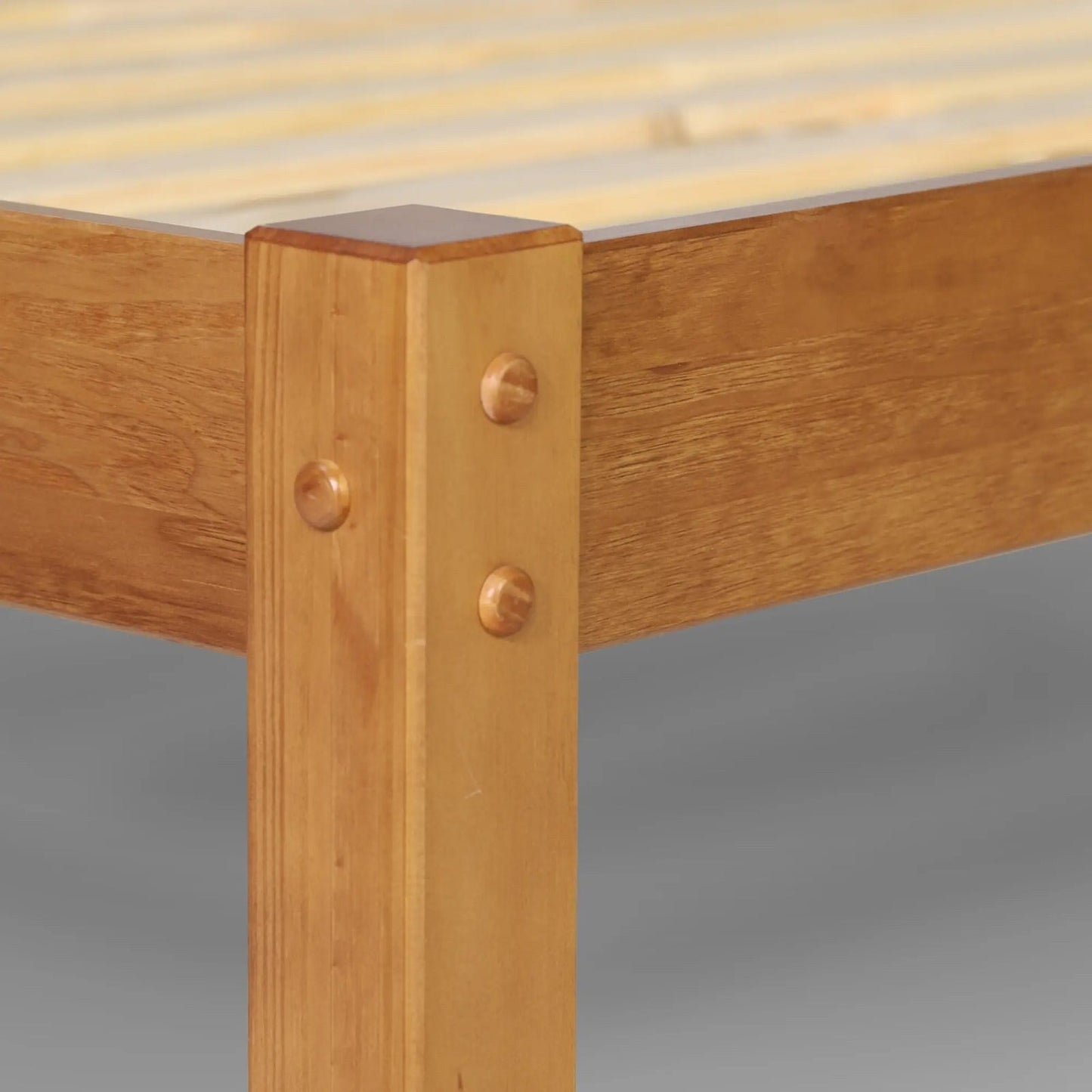 Lit-plateforme à panneaux en bois massif de style Shaker de Grain Wood Furniture