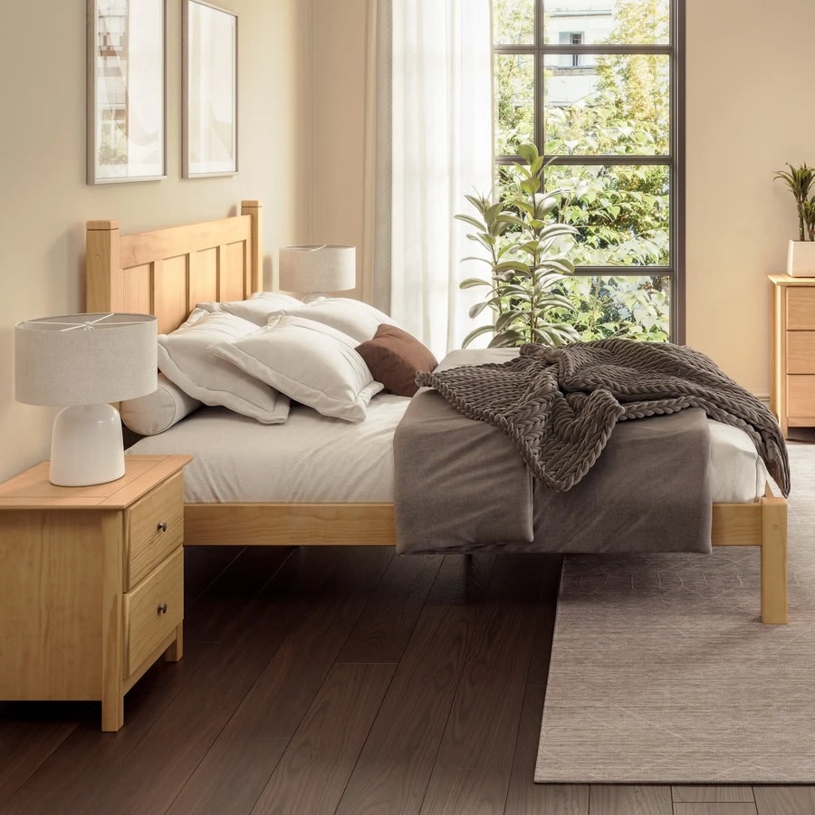Lit-plateforme à panneaux en bois massif de style Shaker de Grain Wood Furniture