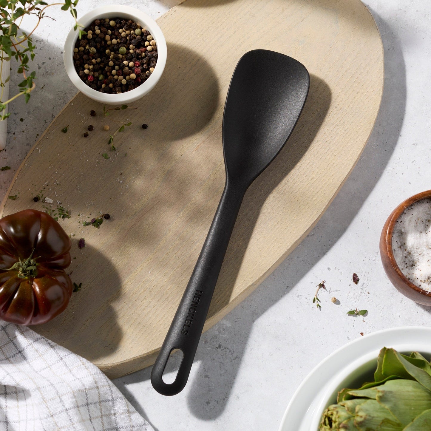 Ensemble de 3 poêles HENCKELS Paradigm avec pelle et cuillère de service offertes - 5 pièces