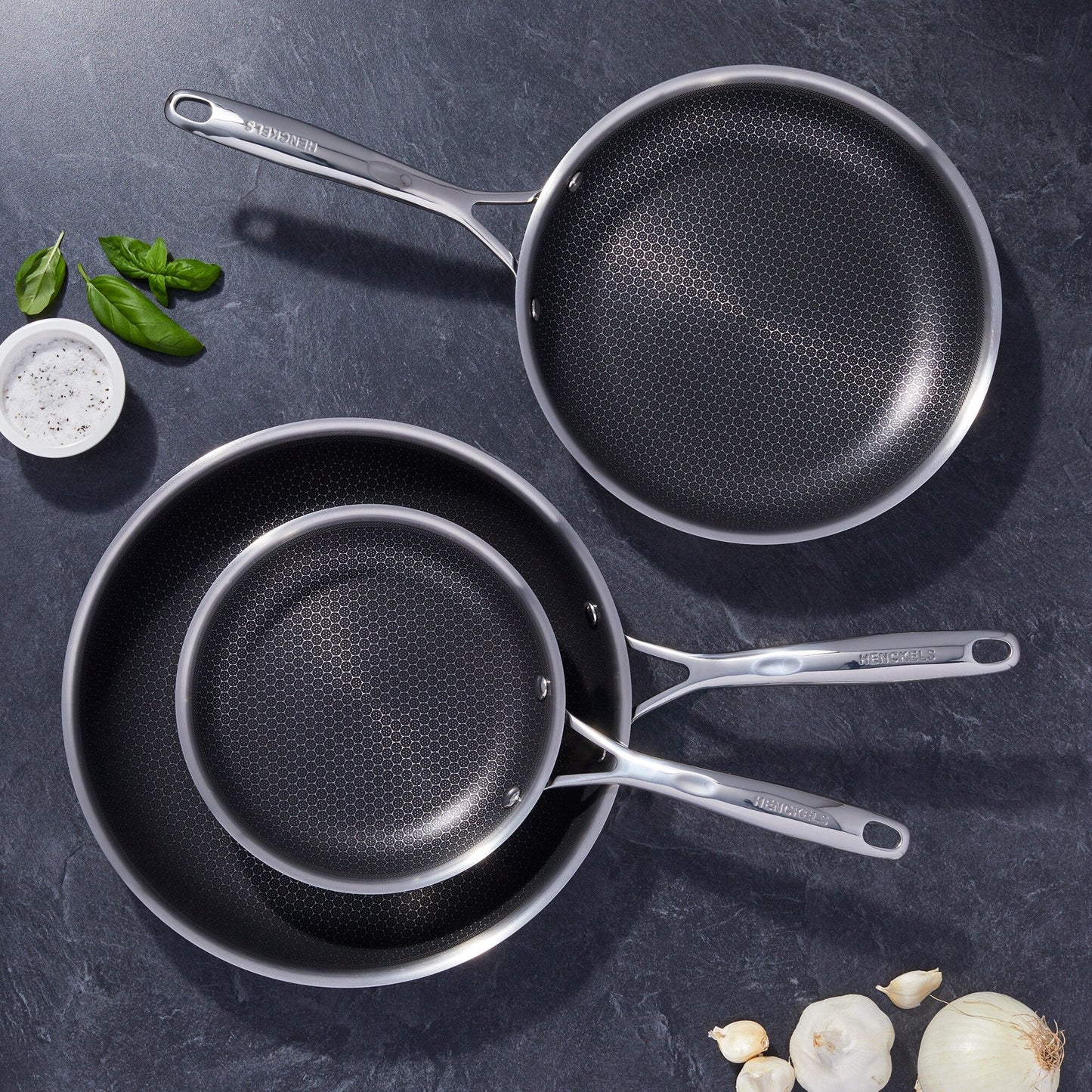 Ensemble de 3 poêles HENCKELS Paradigm avec pelle et cuillère de service offertes - 5 pièces