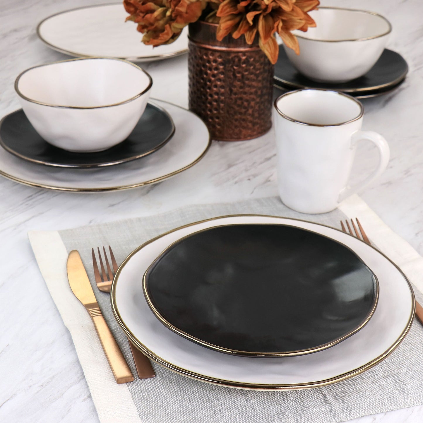 Service de table en grès martelé, 16 pièces, assorties