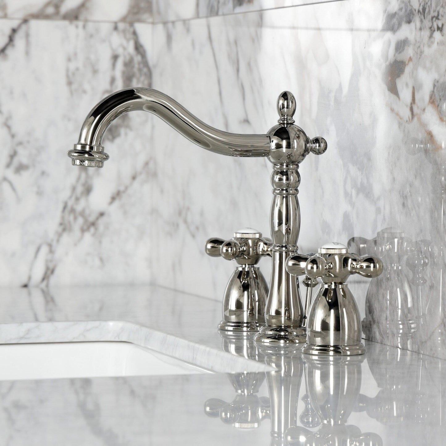 Robinet de salle de bain à large espacement Heritage de 8 po