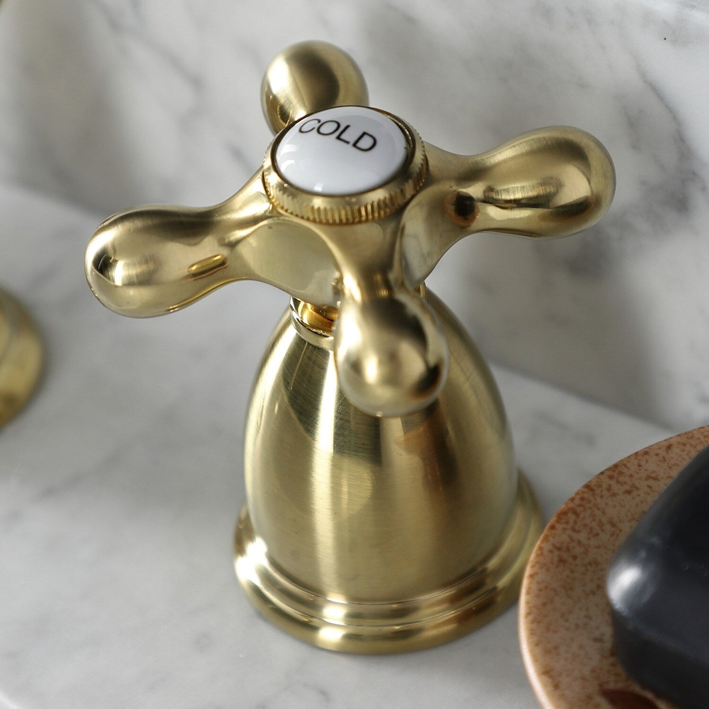 Robinet de salle de bain à large espacement Heritage de 8 po
