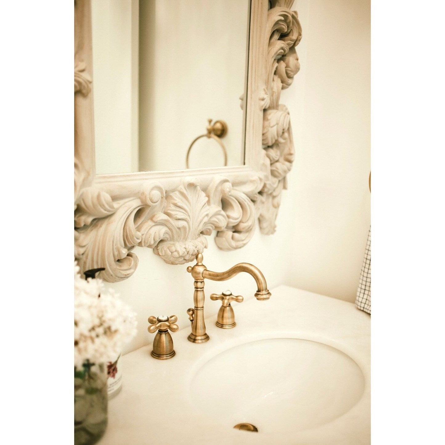 Robinet de salle de bain à large espacement Heritage de 8 po