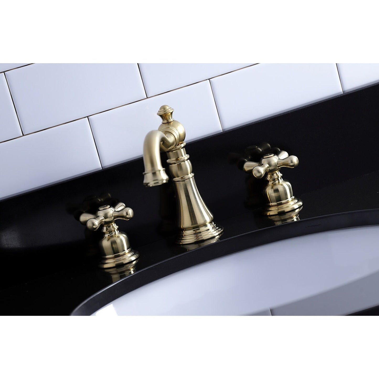 Robinet de salle de bain à large espacement de 8 pouces, style américain classique