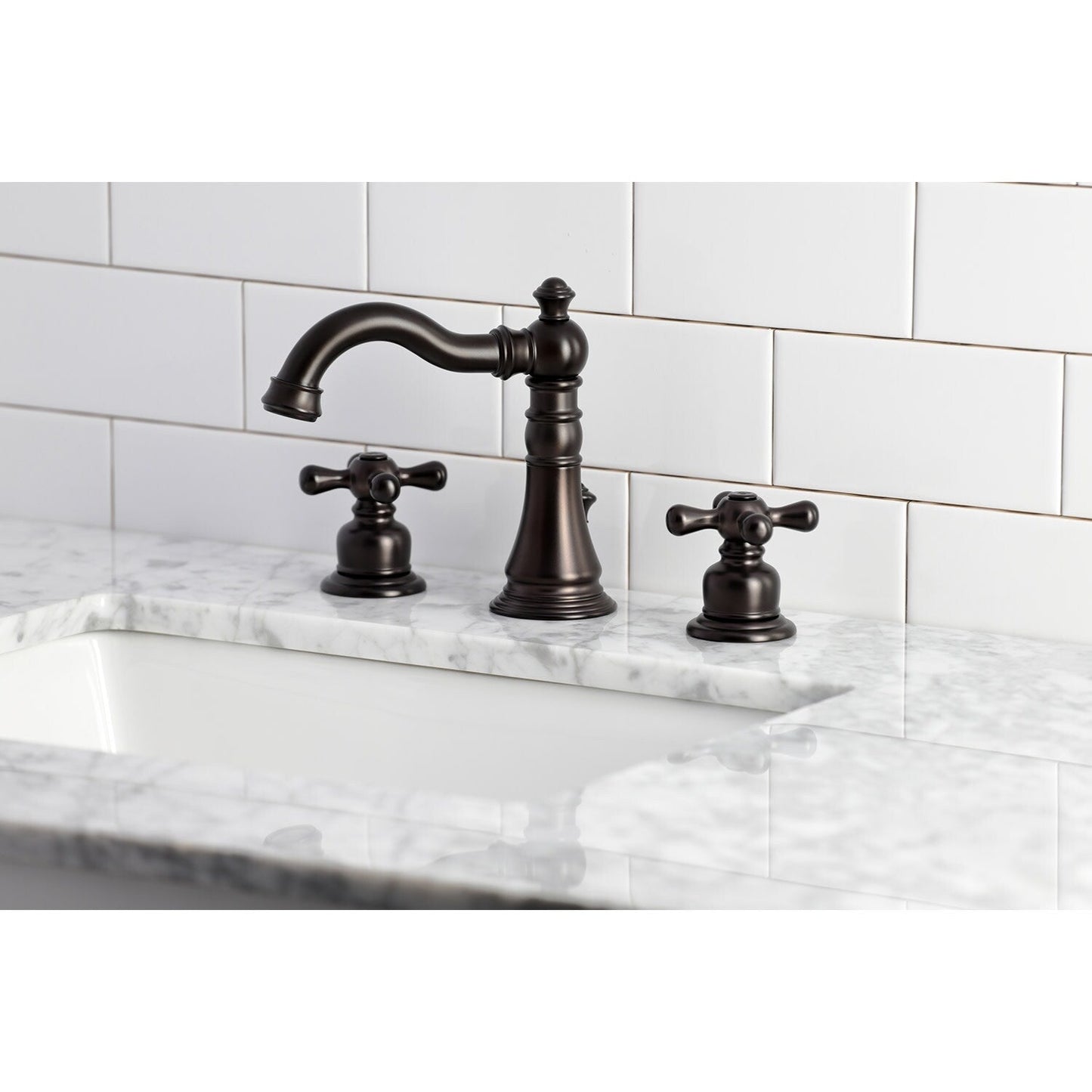 Robinet de salle de bain à large espacement de 8 pouces, style américain classique