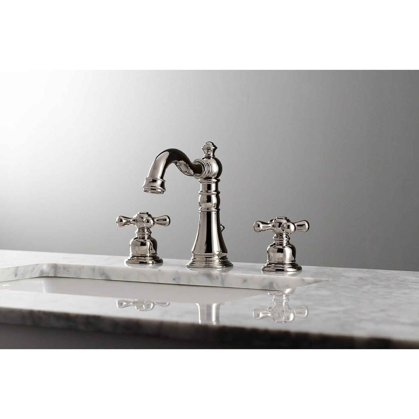 Robinet de salle de bain à large espacement de 8 pouces, style américain classique