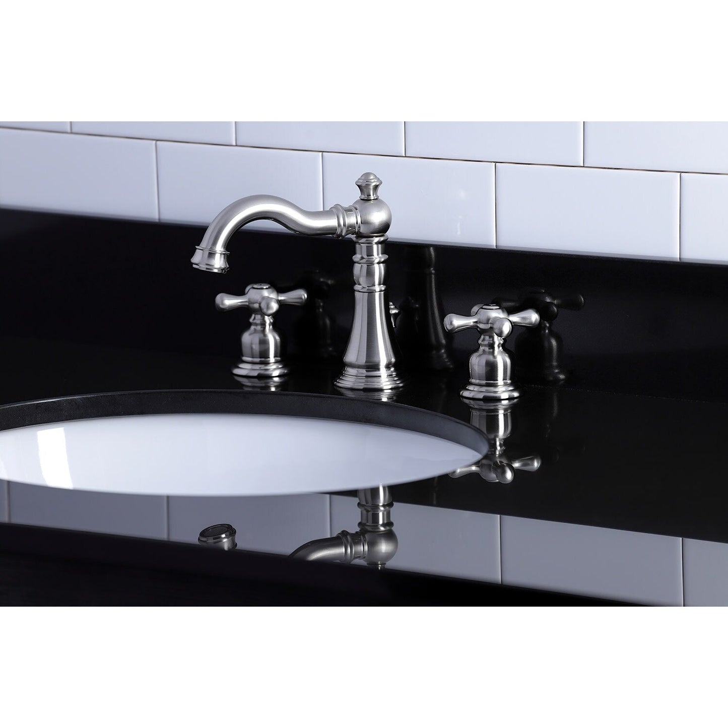 Robinet de salle de bain à large espacement de 8 pouces, style américain classique