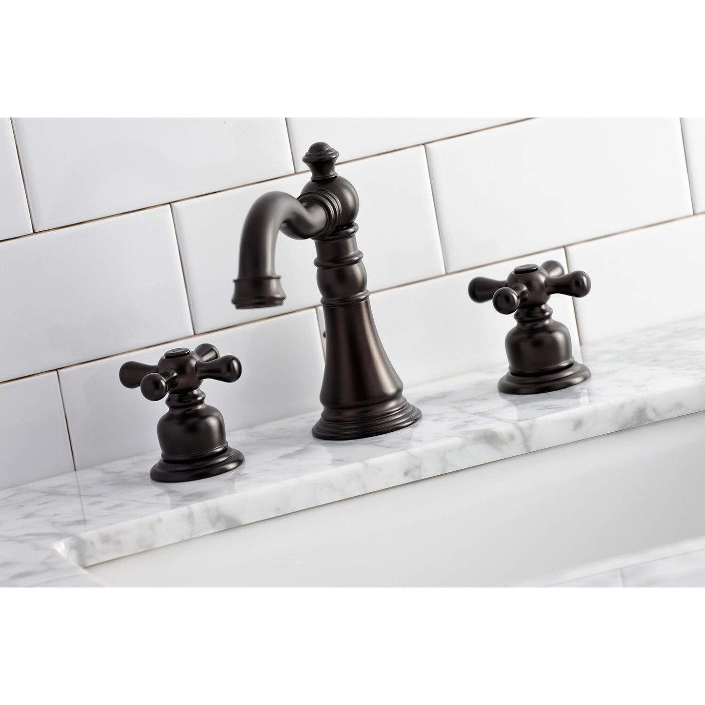 Robinet de salle de bain à large espacement de 8 pouces, style américain classique