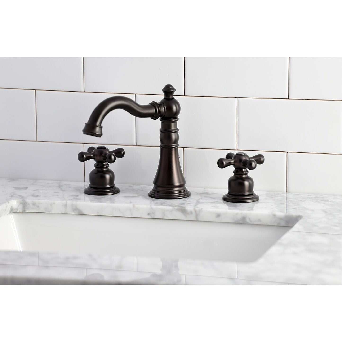 Robinet de salle de bain à large espacement de 8 pouces, style américain classique