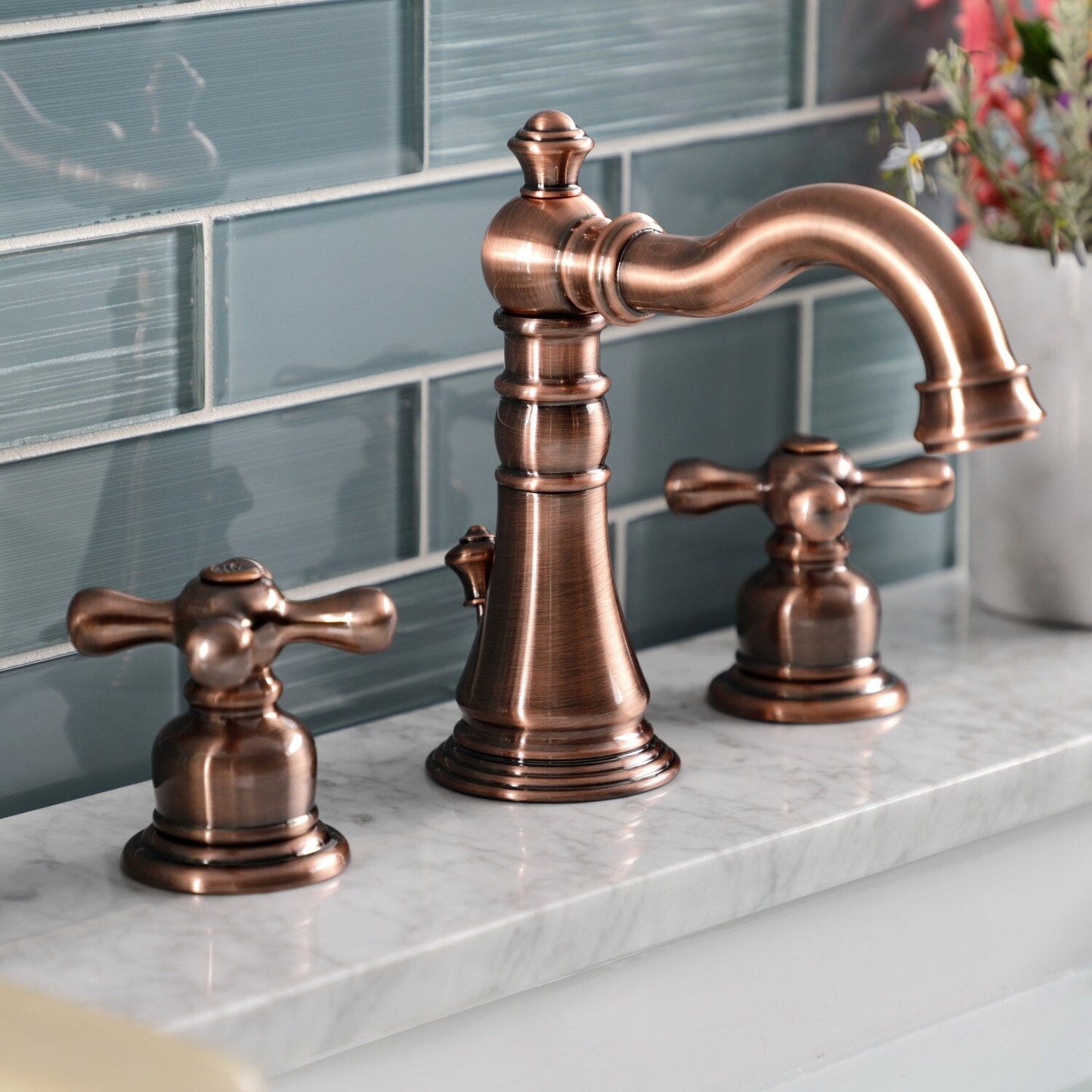 Robinet de salle de bain à large espacement de 8 pouces, style américain classique