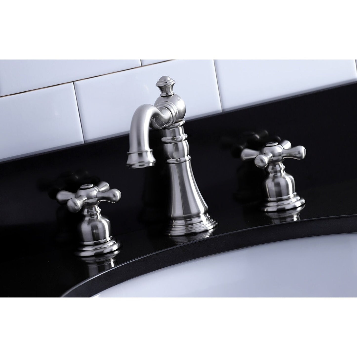 Robinet de salle de bain à large espacement de 8 pouces, style américain classique
