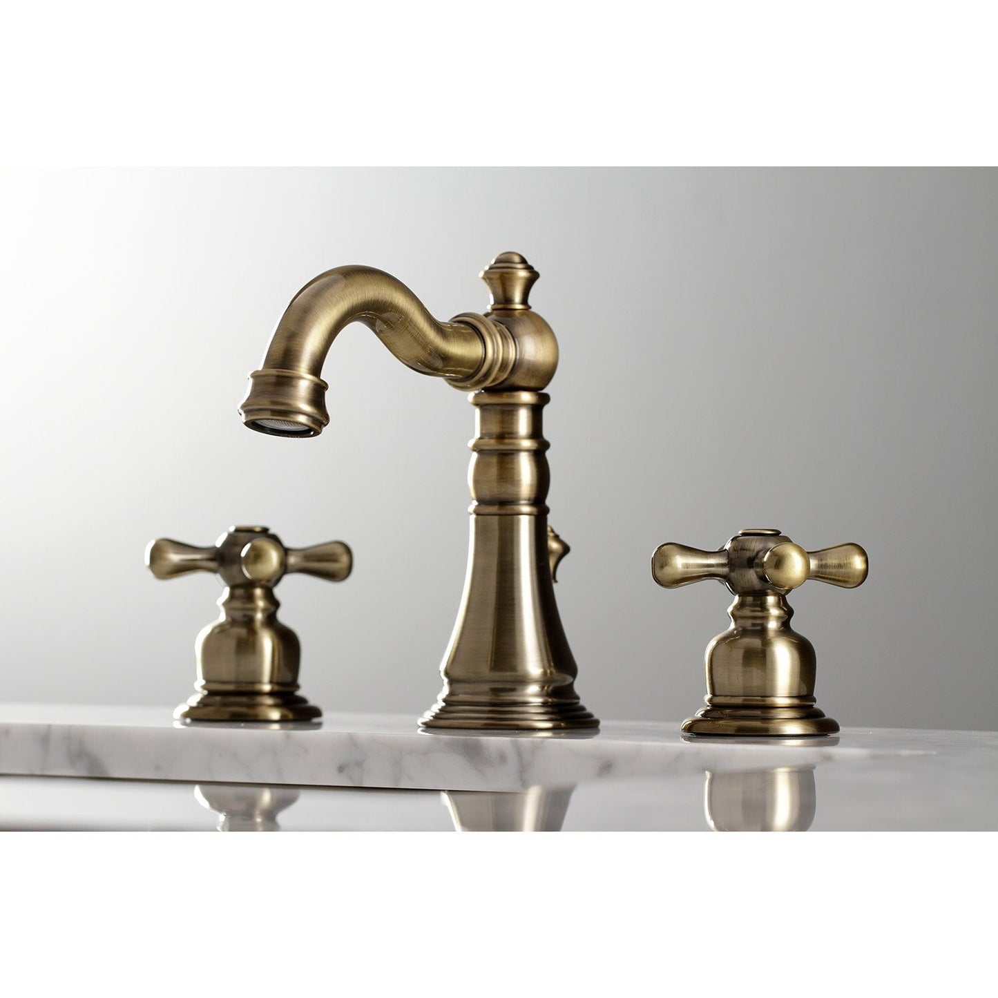 Robinet de salle de bain à large espacement de 8 pouces, style américain classique