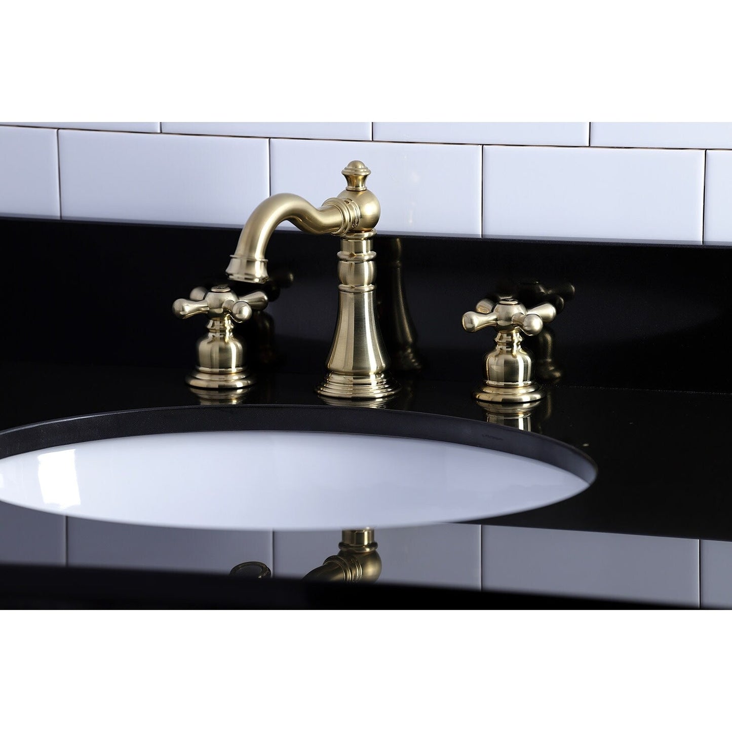 Robinet de salle de bain à large espacement de 8 pouces, style américain classique