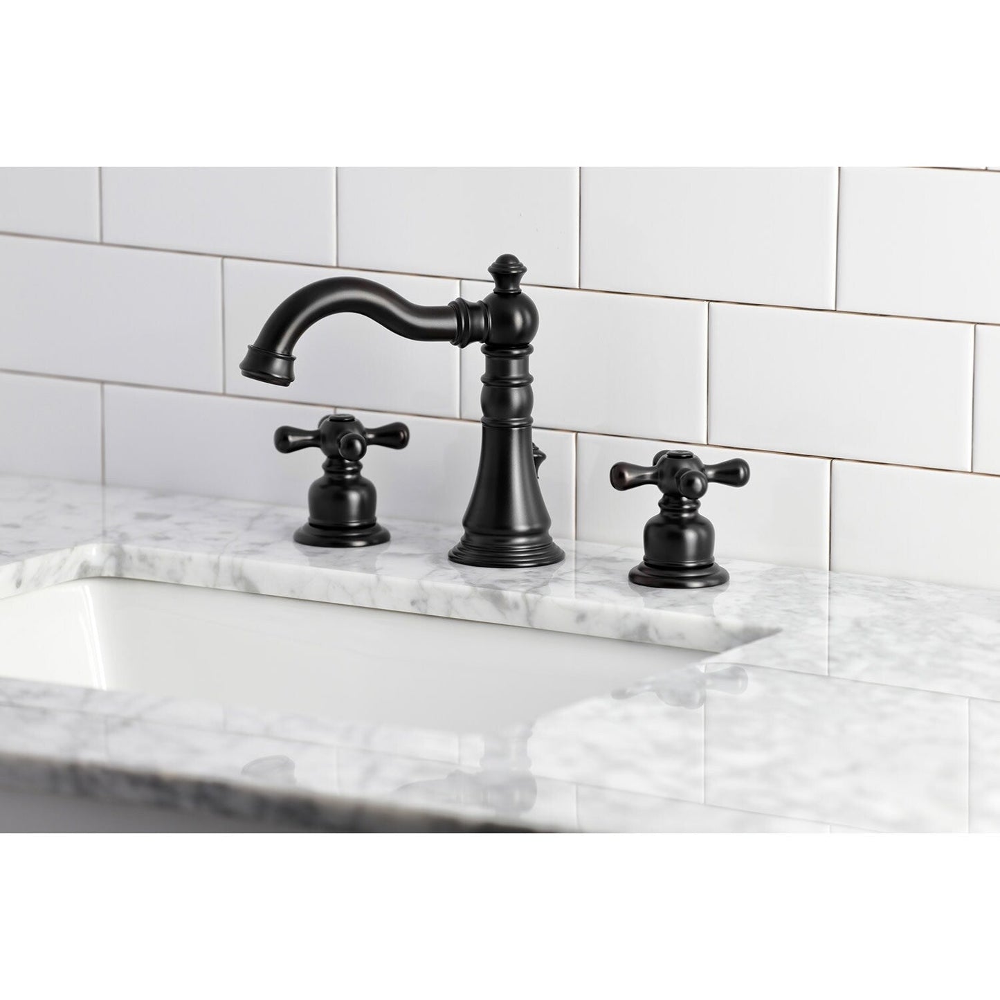 Robinet de salle de bain à large espacement de 8 pouces, style américain classique