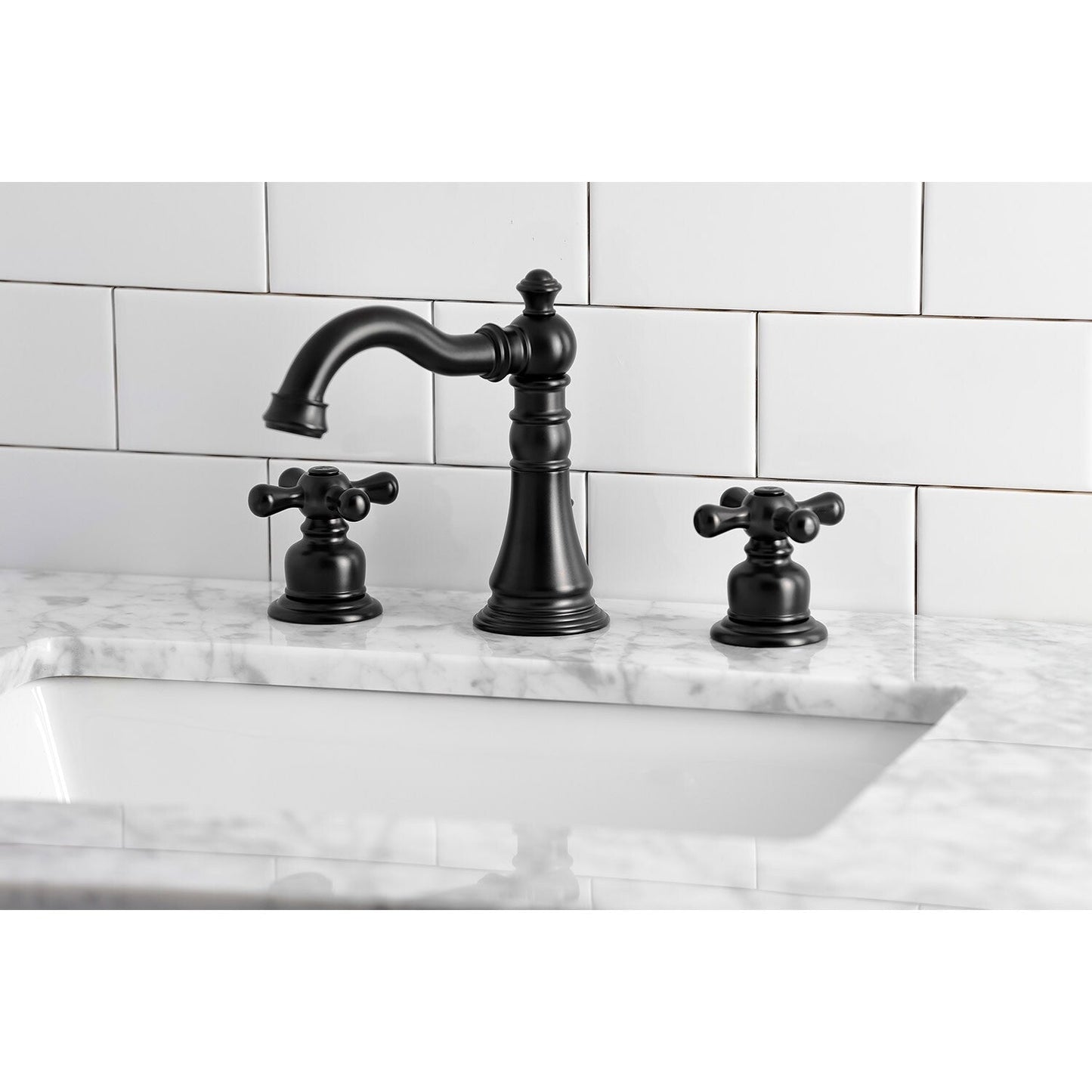 Robinet de salle de bain à large espacement de 8 pouces, style américain classique