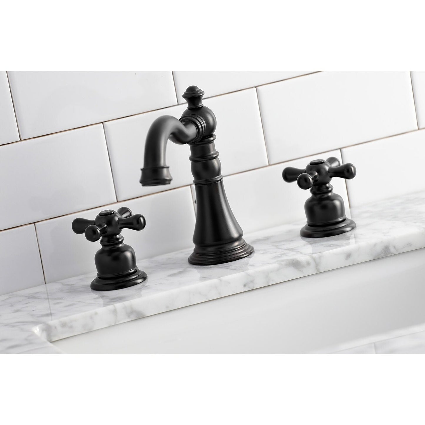 Robinet de salle de bain à large espacement de 8 pouces, style américain classique