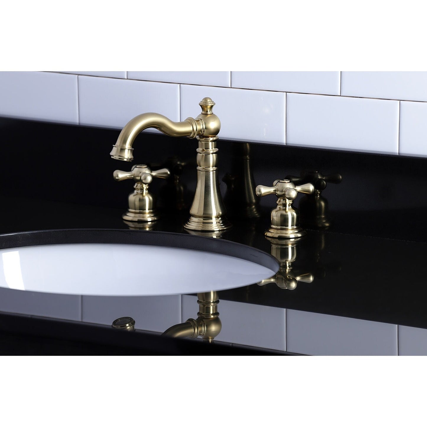 Robinet de salle de bain à large espacement de 8 pouces, style américain classique