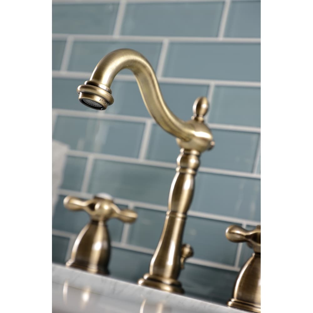 Robinet de salle de bain à large espacement Heritage de 8 po