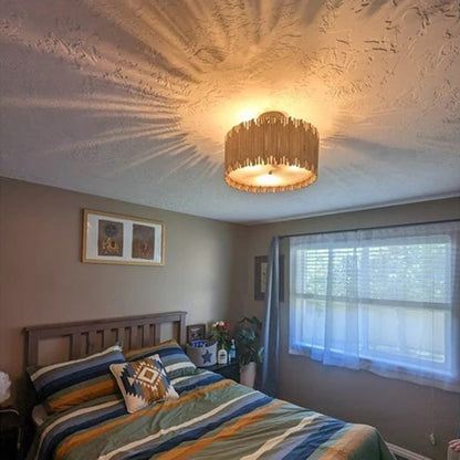 Suspension à 3 lumières en bois blanc vieilli, style tambour, à fixer au plafond.