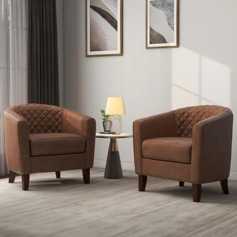 2 chaises d'appoint en cuir végétalien en forme de tonneau, 73,6 cm de large, avec garniture à clous.