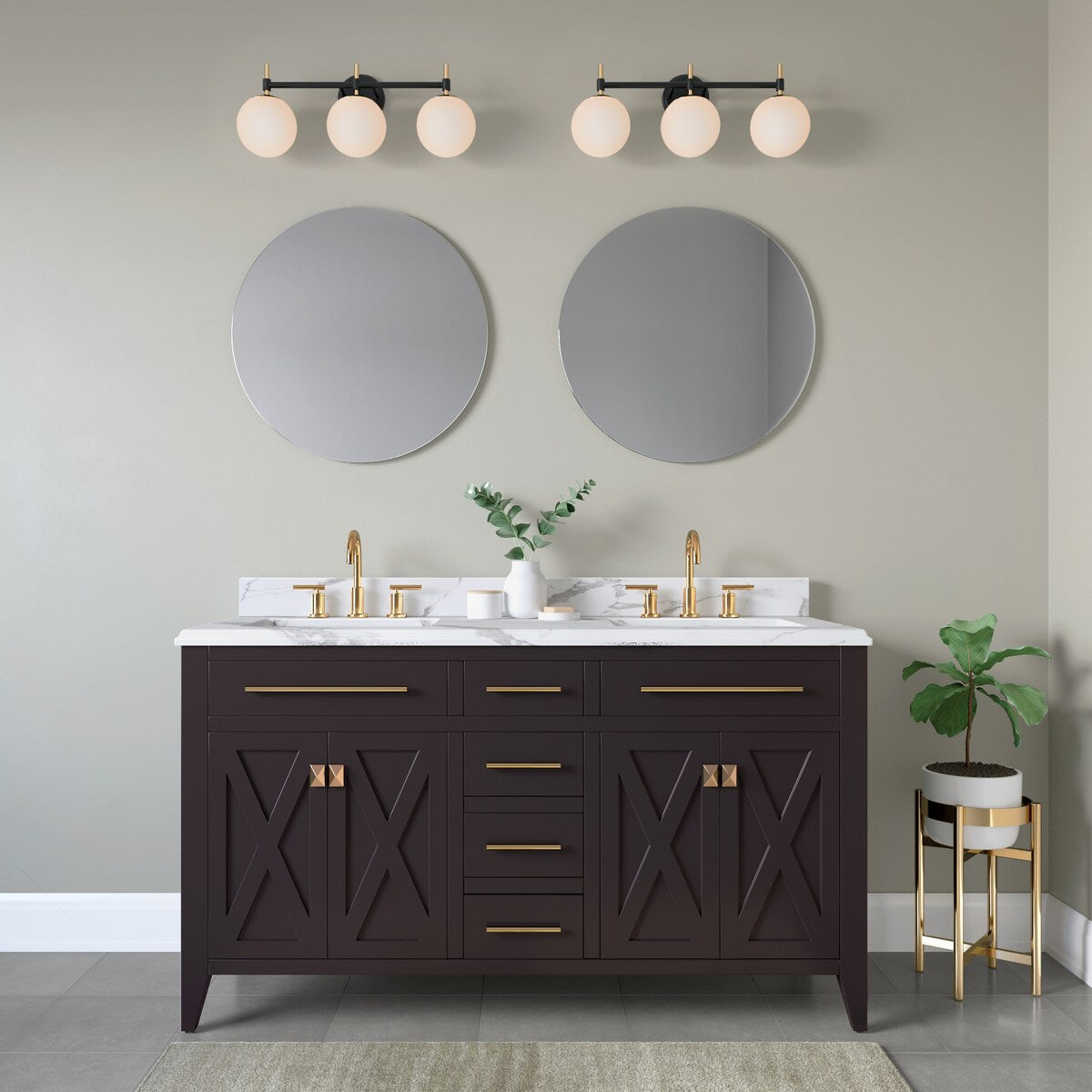 929 Lighting Lustre de salle de bain à 3 lumières, disponible en plusieurs finitions avec abat-jours en verre opale.