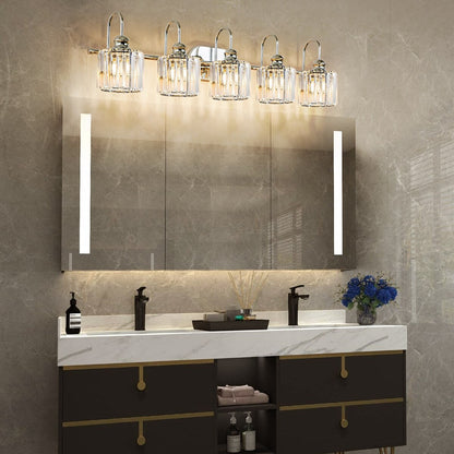 Éclairage de salle de bain linéaire à 5 lumières, style glamour, à intensité variable, avec abat-jour en cristal cylindrique.