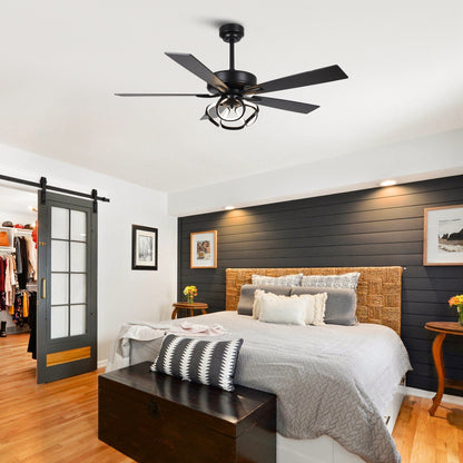 Ventilateur de plafond LED intérieur moderne à 52 pouces, chromé/noir, avec éclairage et télécommande, et fonction de gradation.