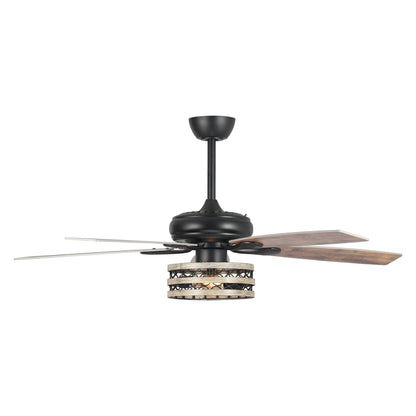 Ventilateur de plafond à 5 pales en bois flotté de style farmhouse, avec cage noire et télécommande.