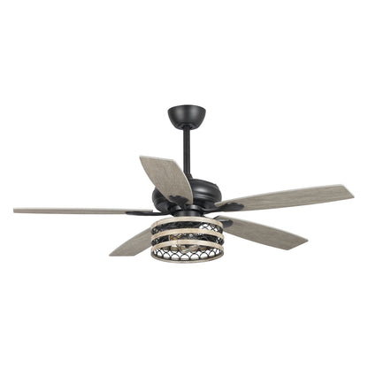 Ventilateur de plafond à 5 pales en bois flotté de style farmhouse, avec cage noire et télécommande.