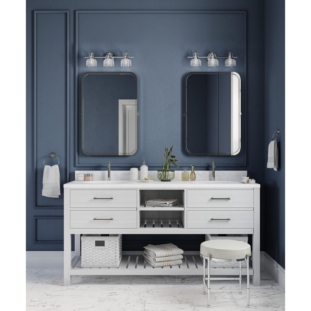 Applique murale de salle de bain Archie Collection à trois lumières, chrome poli, verre prismatique double transparent, style côtier - 8,75 x 26,25 x 7,25